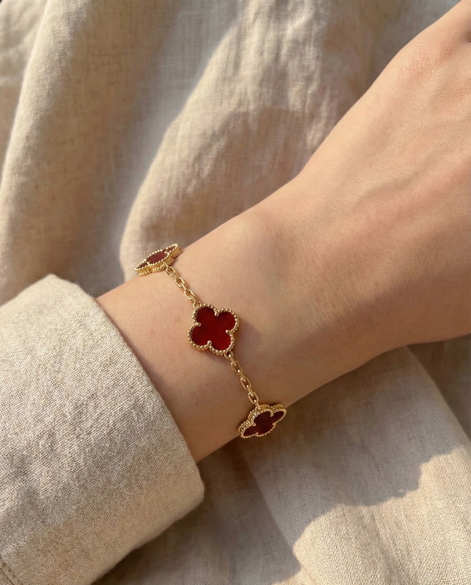 5 motif bracelet (Gold Chain)